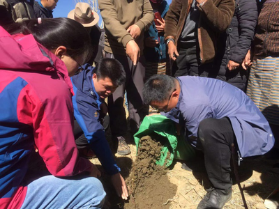 西藏林规院2022年“三区人才”服务基层葡萄种植技术培训暨苗木捐赠活动